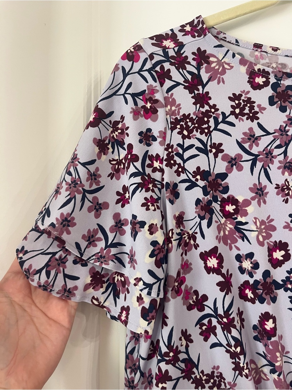 Ann Taylor Work Top Lilac Floral Short Flutter Sleeve Blouse Career Womens Small - Picture 3 of 7